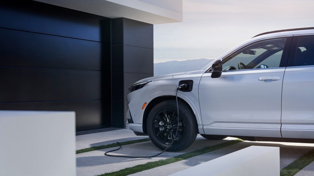 white_honda_CRV_Phev_charging
